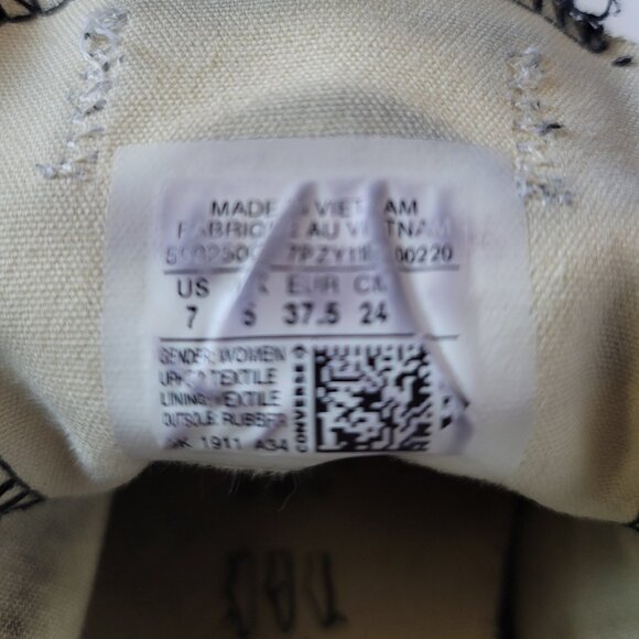 Women's Chuck Taylor Converse size 7 black low tops with 1.5" lift platform - Picture 6 of 11